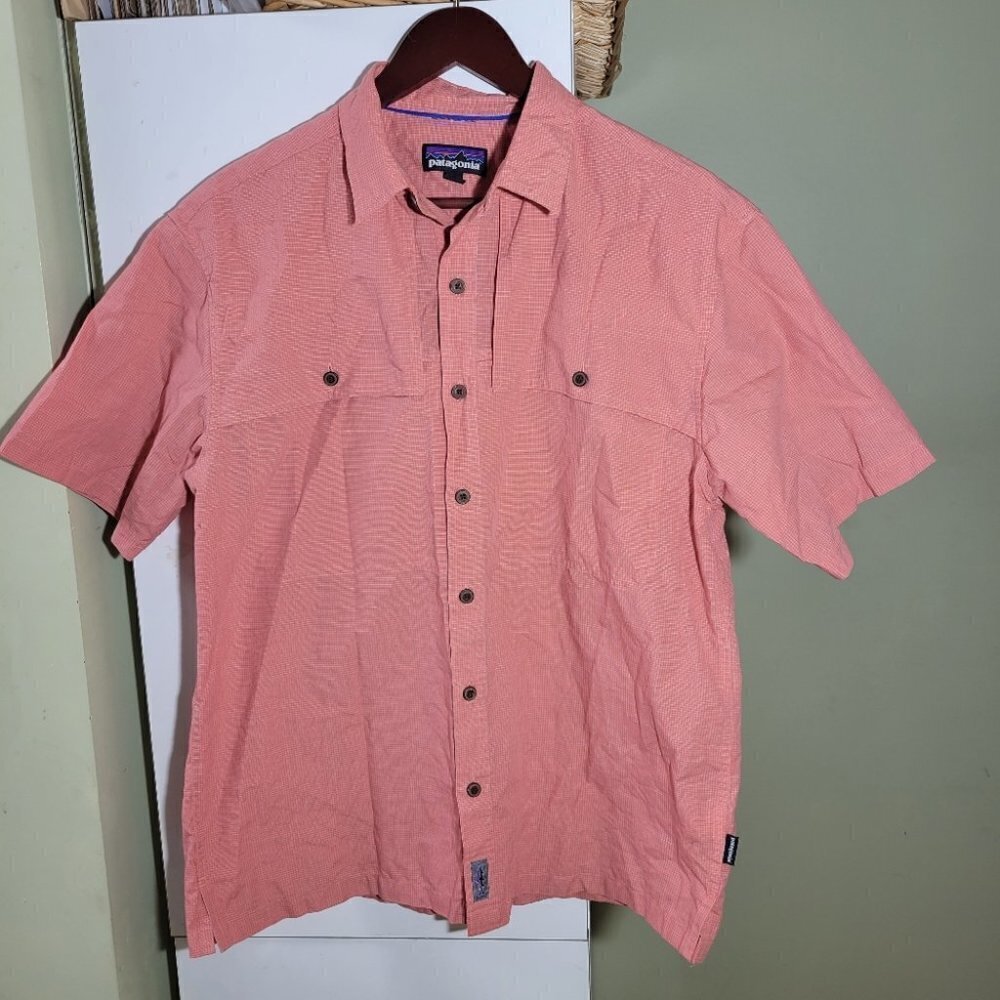 Patagonia short sleeve collared button shirt orange  medium